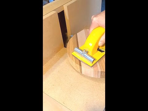 Cut Perfect Circles on the Router Table - Woodworking #shorts
