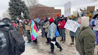 Live: Anti-ICE protesters and ICE supporters outside federal building in Minneapolis