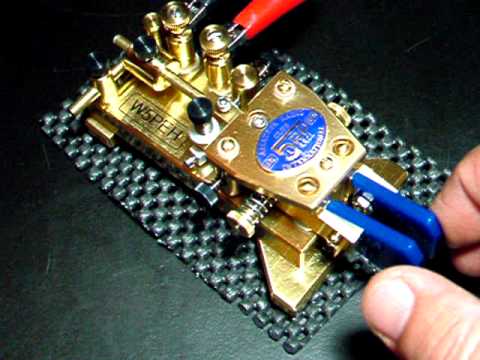 W5PEH WB9LPU  TINY BUG Semi Automatic Telegraph Key