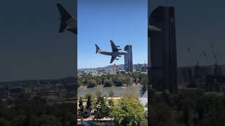C-17 Globemaster Navigates Tight City Skies - Insane Low-Flying Through Skyscrapers!