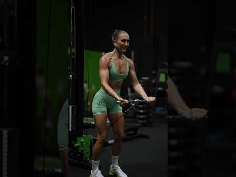 Build Stronger Shoulders with these 3 exercises 💪🏼 #shoulders #shoulderworkout #upperbody