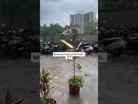 “Snan ka plan bana tha, par baarish boli — main hi teri first love hoon 🌧️❤️ #rain #viral #reel