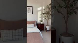 #cozybedroom #warmtones #organicmodern#bedroomstyling #amazonfinds#apartmentliving #modernminimalist