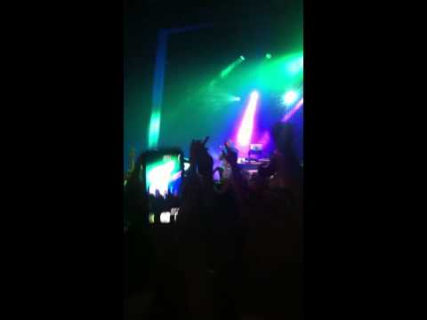 Kendrick Lamar - Fuckin Problems (Live @ Sydney, Australia. 20/12/12)