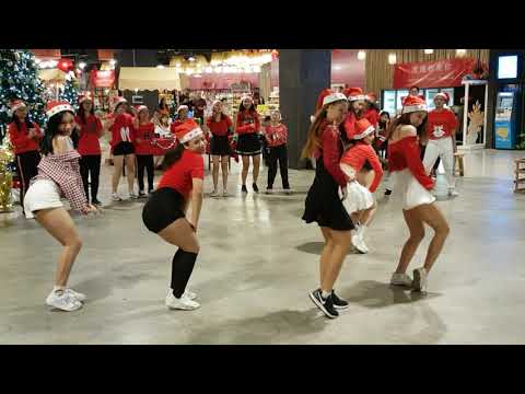 Christmas dancers in Chiang Mai Central Kad Suan Keaw