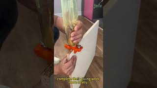 This adhesive application tool helps craftsmen complete their gluing work more neatly.