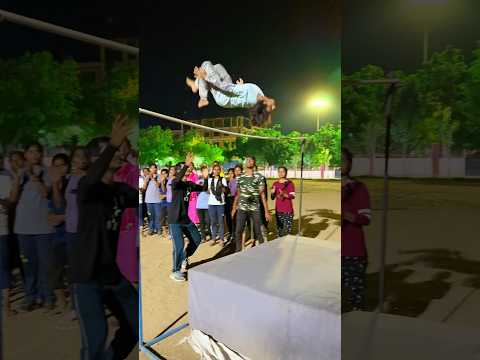 See how in one simple jump he made all the girls crazy 😍#viraljump #khatarnakjump #talent