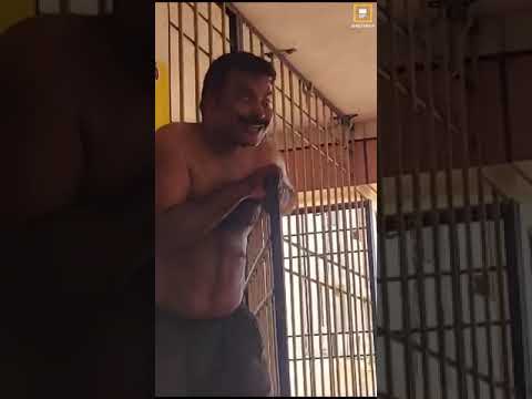 சிவகங்கை மாவட்டத்தில் குரங்கு கடித்து சிகிச்சை பெற்று வந்தவர் திடீரென குரங்கு போன்று தாவிய நிகழ்வு🤔🤔