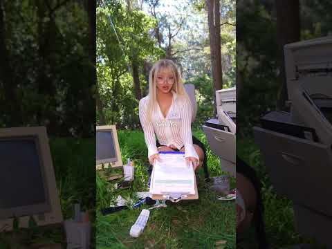 “9 to 5” is out now everywhere 😩🤍 #7days #9to5 #craigdavid #larissalambert #remix #singer