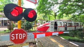 Railroad Crossing | 7 Perlintasan Kereta Api Palang Kuning Unik