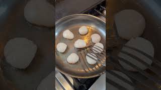How to make the best pan seared scallops #scallops #seafood #cookingtips #cheftips #cooking