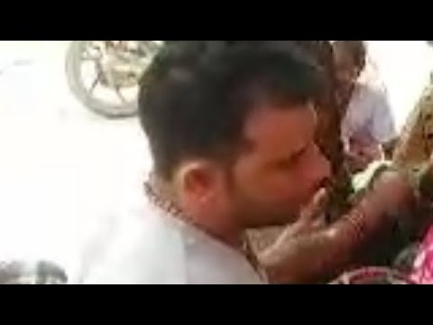 कपड़ा बेचने आया आदमी पढ़ने लगा रामायण सब लोग देखते ही रह गए आप भी देखे कैसे पढ़ता है रामायण 👍👍👍