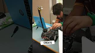Our students love building  #robots ⚙️🔧🤖 and program them 👩‍💻👩‍💻. #robotics #thinklum #robot #class
