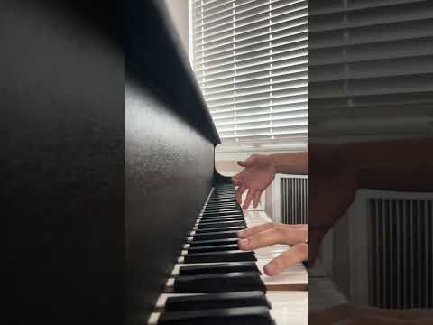 Glissando on the piano! Key of C. Two Half notes. Let’s do this! #piano #fastfingers #glissando
