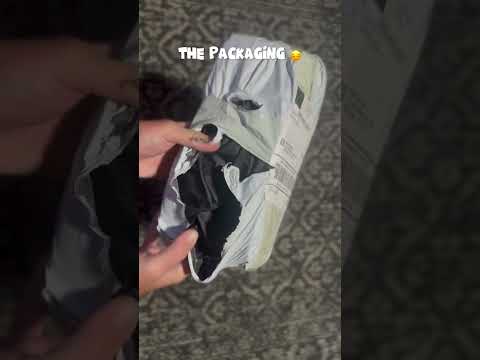 Unboxing The YZY SL-01 G In Charcoal Gray Slipper Review #sneakers #unboxing #sneakerhead #yeezy