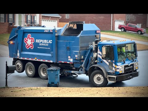 Republic Services 2407: Mack MRU Heil DuraPack Python On Route 