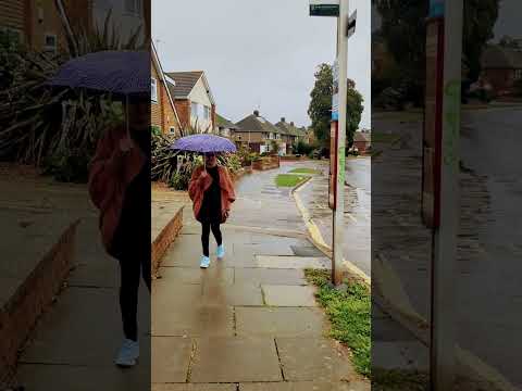 #ukvlogs#ukweather#rain#youtubeshorts#trendingshorts #londonlife#dailyvlog#vlog