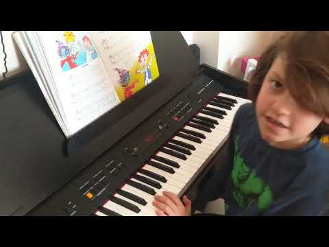 Ömer efe piyano calisiyor👏👏