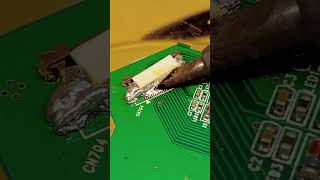 Removing the FPC connector the ancient way without tools