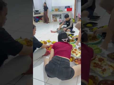 Makan makan #kumpulkumpul #masukberanda #seharianlucu #cewekcantik #bersemangat #ngakak