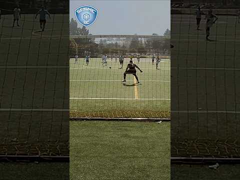Perfect through ball out of nowhere sets up the 1v1! #soccershorts #soccerlife #sundayleague