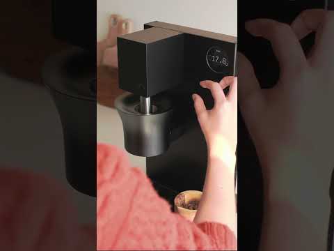 With a high-precision scale under the drip tray, it only takes a couple seconds to weigh and brew!