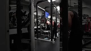 Squatting 225 Until Failure #fitness #gym #gymshorts