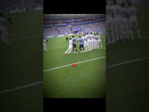 Bruh gave Suarez all that space!😳😬 #futbol #suarez #uruguay #football