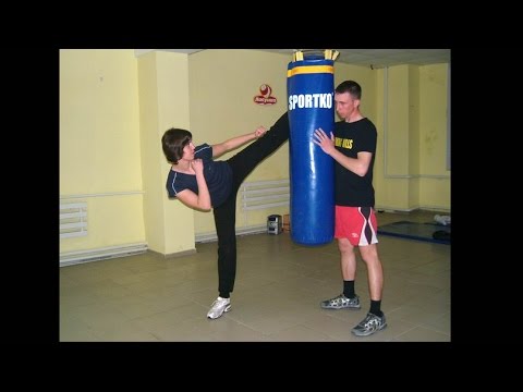 Roundhouse Kick Technique Tutorial. Muay Thai Training with English Subtitles