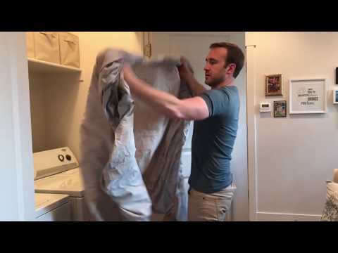 How to fold a fitted sheet