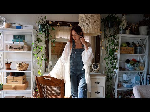 Organizing my art studio | re-opening my Etsy shop and new vintage couch | a cozy vlog 💌