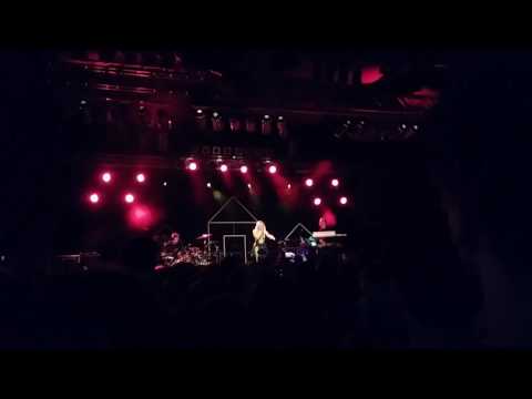 Astrid S - Paper Thin [Live Music Hall, Cologne, 09.05.2016]