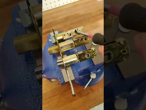 How to manipulate the common latches during through the lock.