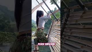 Build a treehouse out of bamboo #girlbuildingbushcraftlife #survivalgirl #forest #survival