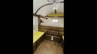 Heritage XL, Light walls dark cabinets