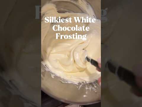 This frosting is perfect for cake’s leveling and piping decor! #frosting #cakefrosting #cakedecorate