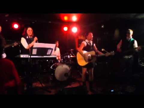 Vicious Circle - Bella and le Strangers - WEASLEYSTOCK 4.5.12