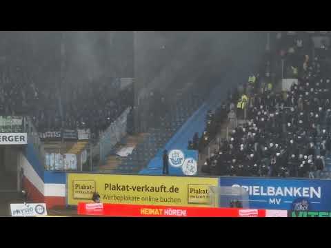 ROSTOCK vs. SCHALKE Fan Ausschreitungen & Spiel unterbrochen!