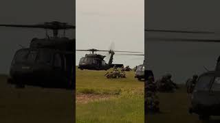 Soldiers perform hot LZ landing demonstration #instagramaviation #militaryaircraft #military #shorts