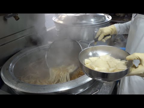 Korean Street Food - Chicken noodle siup, kalguksu, sujebi