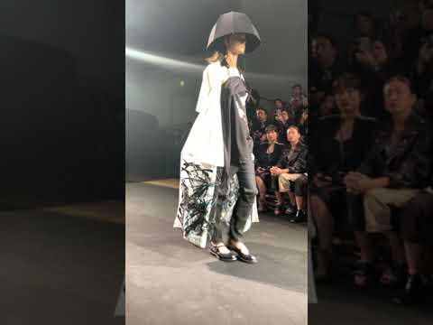 「ヨウジヤマモト」2020年春夏パリ・コレクション　編集長はパリコレで何した？