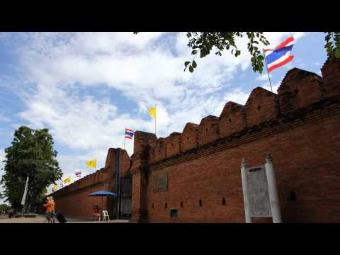 Chiang Mai Thaphae Gate Clouds