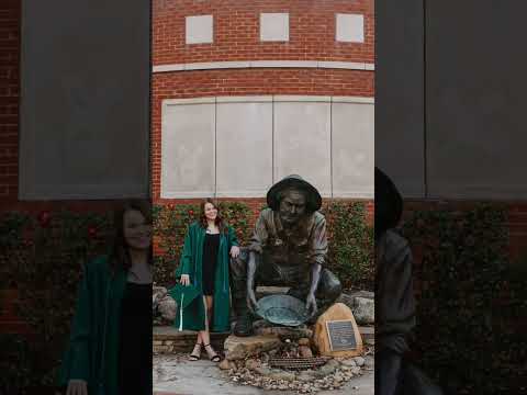 #shorts A full grad gallery 🎓#photography #gradphotos #seniorphotographer #unccharlotte