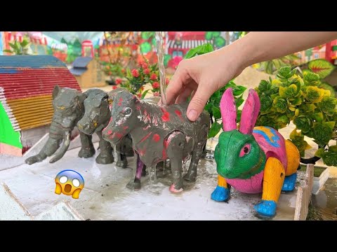 SAFE ANIMAL BATHING 🛁 Washing Muddy Cow and Elephant Carefully 🐘🐮 DIY Toy