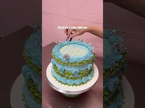 Decorate a cake with me | lil cake club #cake #cakedecorating #shorts