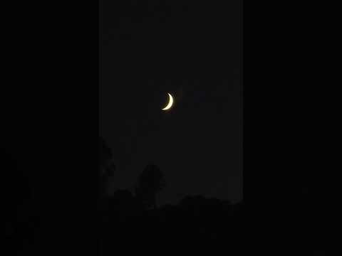 moon zooming in evening time #zoom #villagerlifestyle #beautifulnature #vivov605g #love 🌺🌹❤️👀💪💪🏍️🏍️