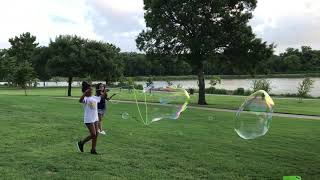 BUBBLEVENTI TUTORIAL: Making Five Giant Bubbles with BubbleVenti Powder and E-Know Wands