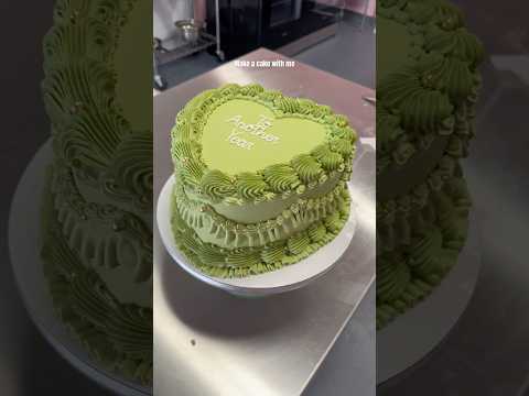 Cake decorating tutorial 🎂 #vintagecake #cake #cakes #cakedecorating #cakedecoratingideas