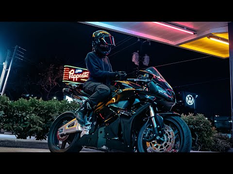 GIRLS RIDE / Cbr600rr and Ducati v2