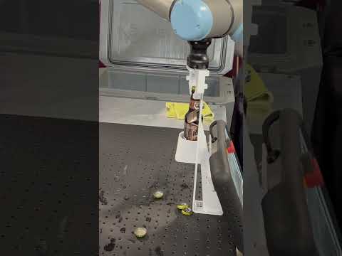 Root beer-serving robot!!  ​⁠#robotics @IdealMachineLLC